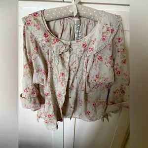 Magnolia Pearl top. Going out of town. Off line Sat. 8/19 to 8/31